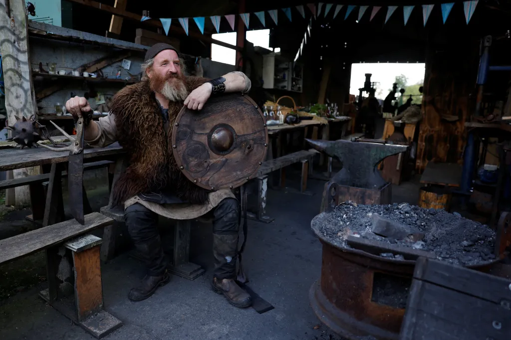 „Lidé se vracejí k základům,“ řekl King. „Chtějí si užít svět, který je odpojen od každodenního života“