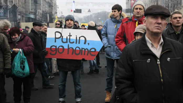 Protesty proti Rusku na Majdanu