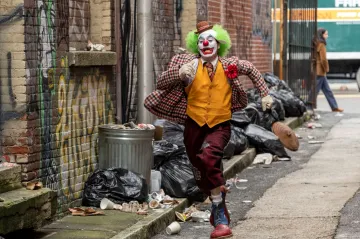 Recenze: Čím dál šílenější. Mrazivě skličující Joker naštěstí nezapadne mezi ostatní