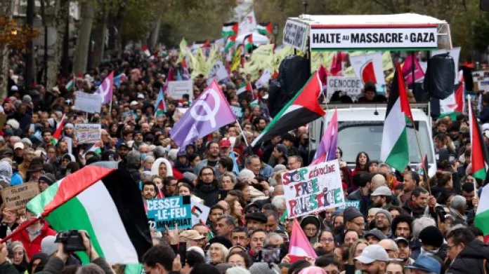 Snímek z pařížské demonstrace na podporu Palestinců z Gazy,  Autor: Claudia Greco,  Zdroj: Reuters