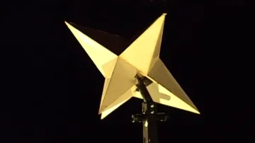 Hvězda, letošní instalace od Matěje Smetany