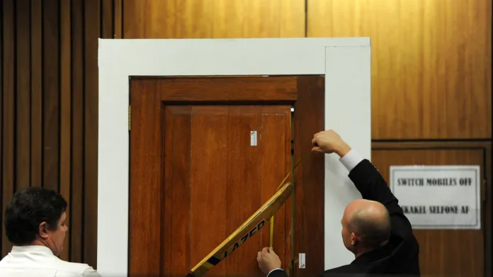 Rekonstrukce osudné noci při procesu s Oscarem Pistoriusem