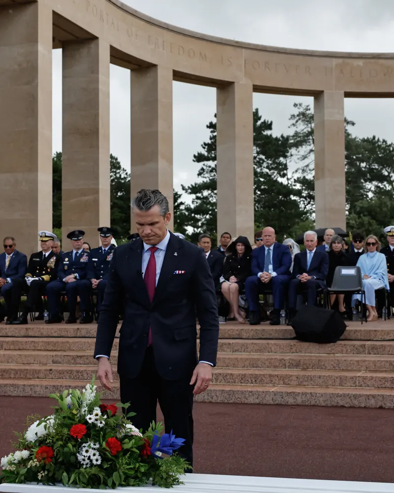 Hegseth v Normandii kritizoval evropskou obranu