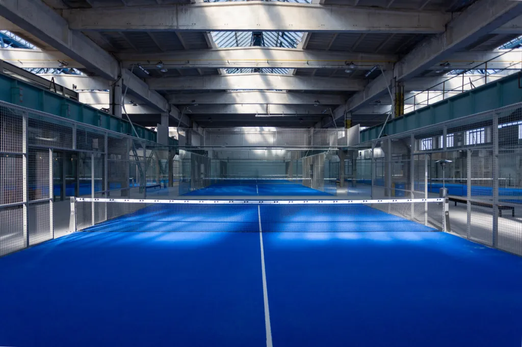 Rekonstrukce: Padel Powers Smíchov. Autoři: Ing. arch. Martin Štrouf, Ing. arch. Petr Portych, spoluautoři: Ing.arch. Jaroslav Schwarz, BcA. Albert Machek, spolupráce: Ing. Jana Bartalošová, Ing. Tomáš Lebeda