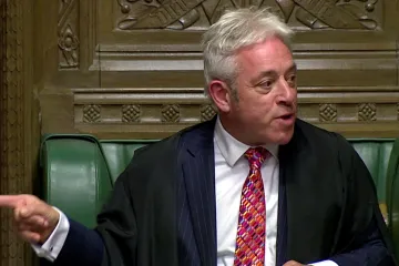 Do současného termínu brexitu se předčasné volby v Británii nestihnou, zní z parlamentu