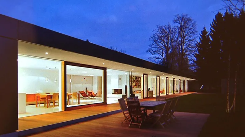 Garelie Jaroslava Fragnera uspořádala od 22.09. do 21.10.2012 výstavu slovinskému ateliér Bevk Perovič pod názvem Blow Up.