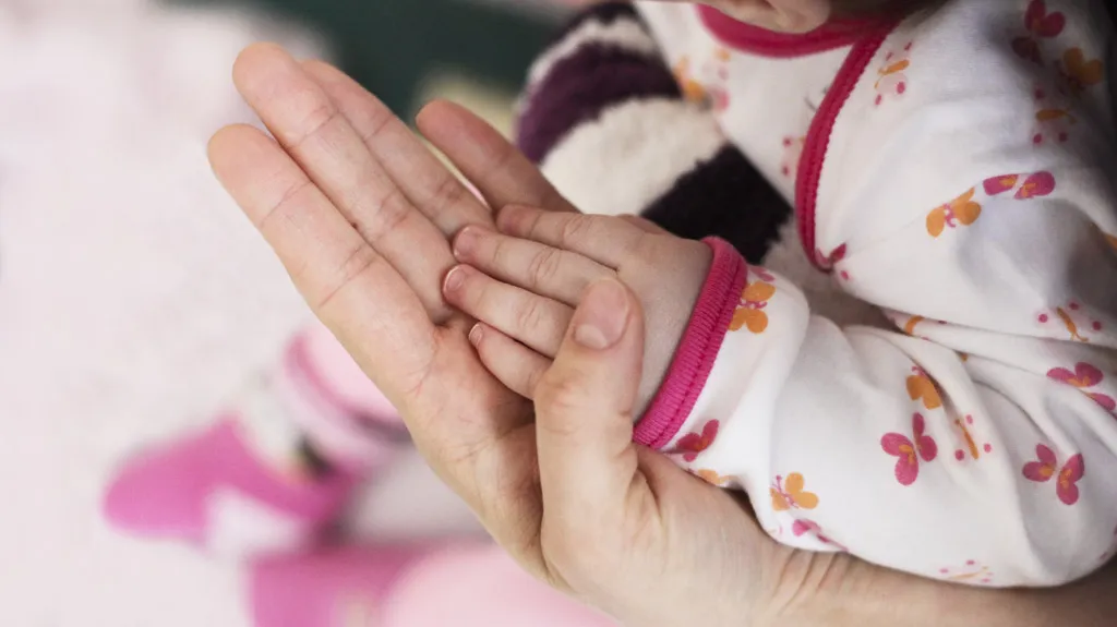 Dítě v kojeneckém ústavu