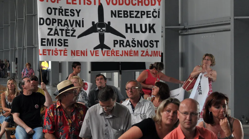 Odpůrci Letiště Vodochody na veřejném projednání