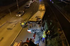 Při havárii autobusu hromadné dopravy se v Brně zranilo 11 lidí 