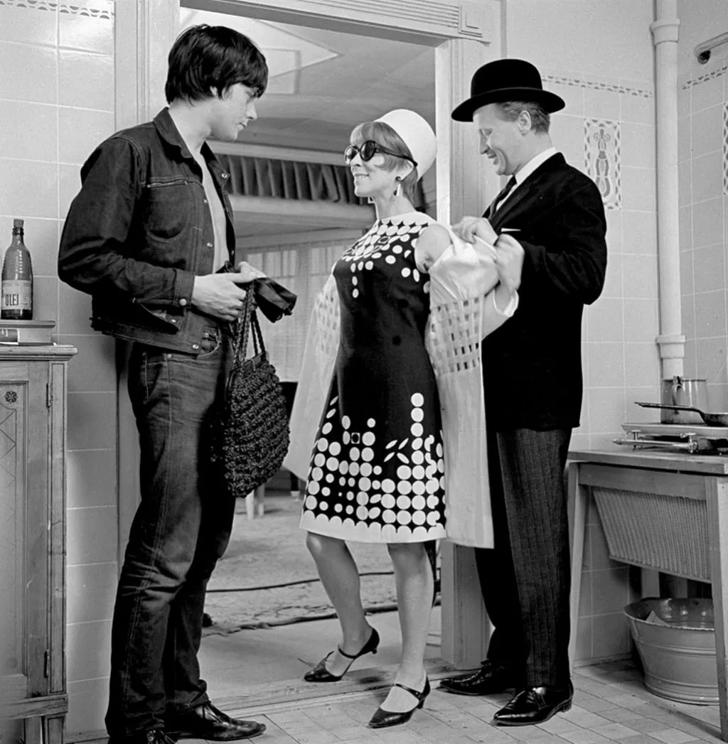 Dobře placená procházka (1966). Co všechno způsobí dědictví po tetě z Liverpoolu? Televizní verzí divadelní jazzové opery přinesl Forman do filmové produkce ne úplně obvyklý žánr