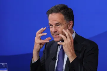 Není možné, aby Rusko vyrábělo víc zbraní než členské státy NATO, řekl Rutte