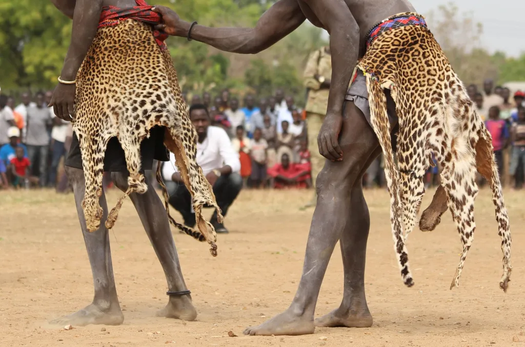 Válečníci v leopardích kůžích řeší bojem etnické konflikty