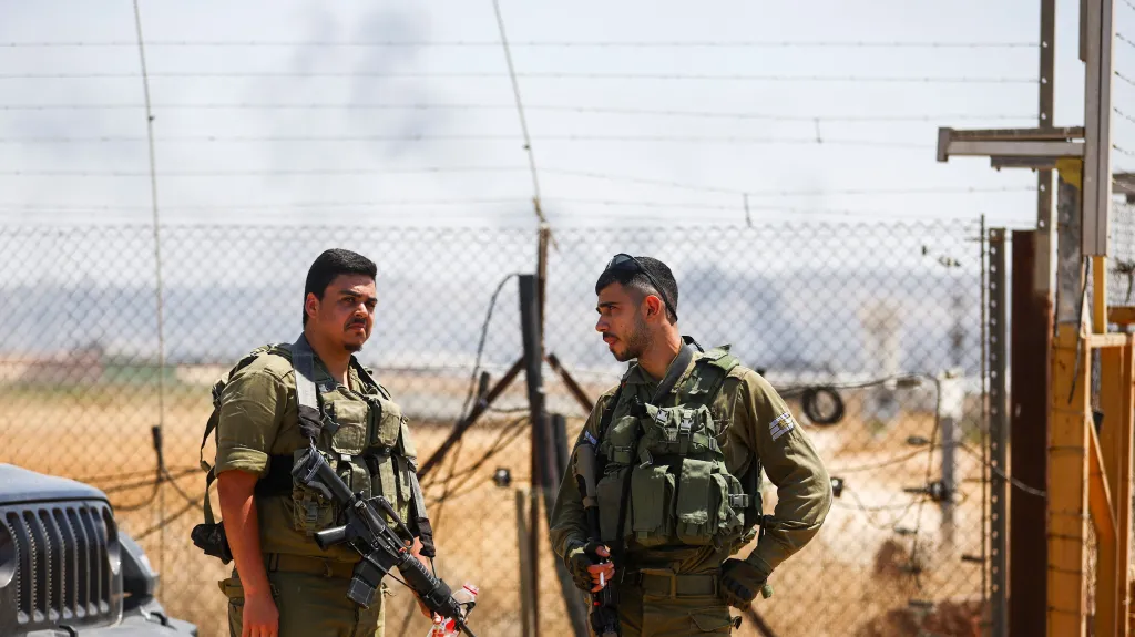 Hlídkující izraelští vojáci na Západním břehu