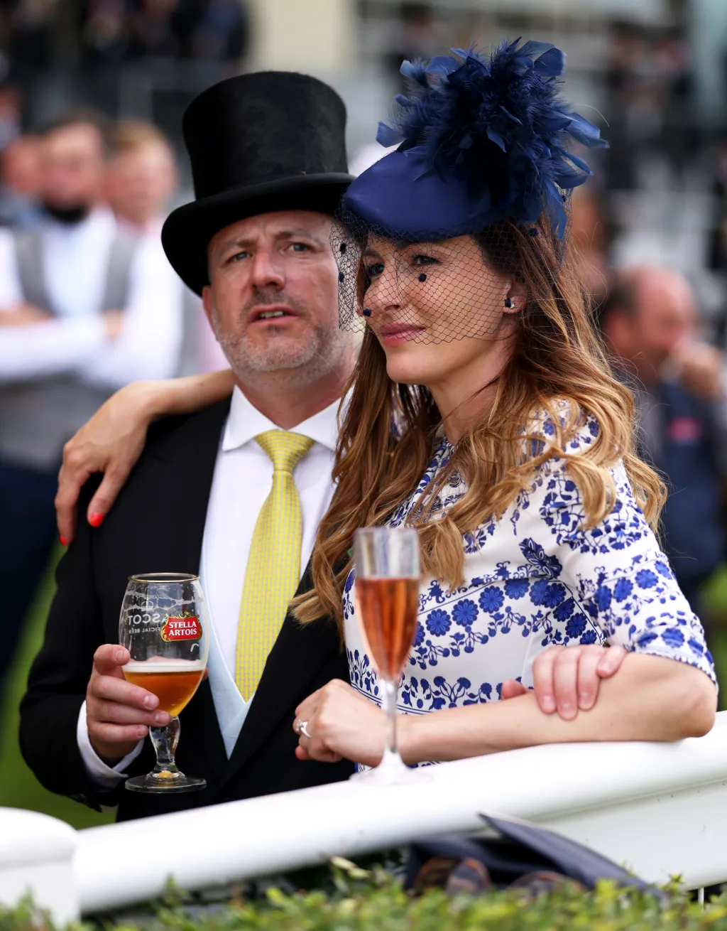 Během zahajovacího dne koňských dostihů Royal Ascot dorazila tradičně i královská rodina