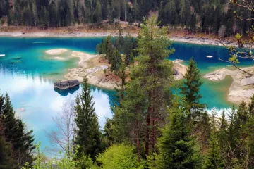 Švýcarský „Grand Canyon“, tisícileté dílo přírody, které hraje barvami