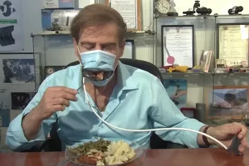 Roušky ovládané z dálky či robotické servírky. Během pandemie se objevila řada vynálezů