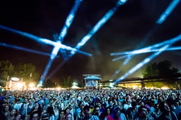 Přibudou betonové pásy a čipy v náramcích. Colours of Ostrava se brání teroristům