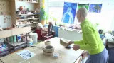 Klienti střediska můžou pracovat ve výtvarné dílně