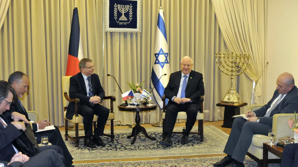 Český ministr zahraničí Lubomír Zaorálek s izraelským prezidentem Reuvenem Rivlinem