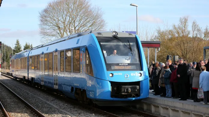 Jednotky Lint budí pozornost i díky novým technologiím. Právě tento typ se stal prvním vlakem na vodík v běžném provozu. V Česku ale bude jezdit klasická naftová verze.