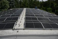 Pražská strojírna dokončila největší fotovoltaickou elektrárnu v hlavním městě. Chce vyrábět i vodík
