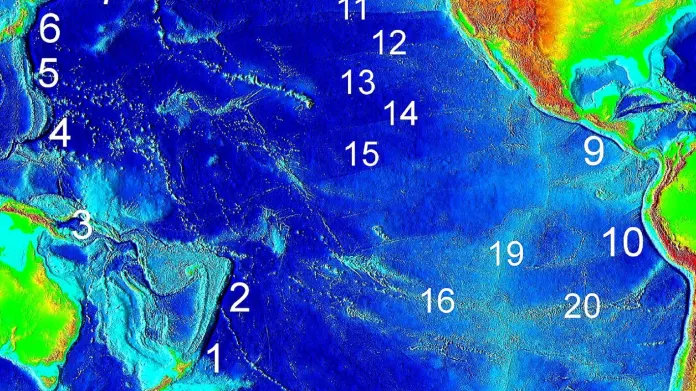 Hlavní tichomořské zákopy a zlomové zóny -  Clarionova-Clippertonova zóna se nachází kolem bodu 14 a 15
