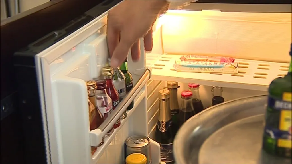 Alkohol bylo potřeba odstranit i z minibarů