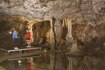 Na lodičky s rozestupy. V pondělí se otevřou jeskyně Moravského krasu