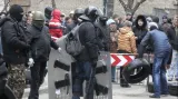 Neznámí útočníci se zmocňují úředních budov ve Slavjansku