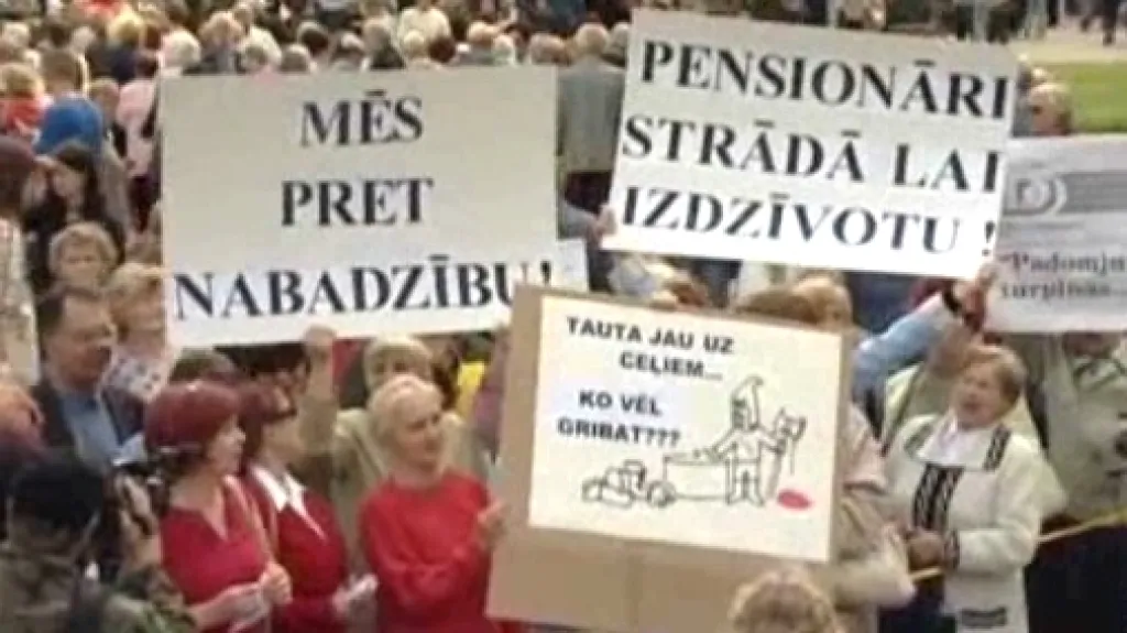 Demonstranti v Lotyšsku