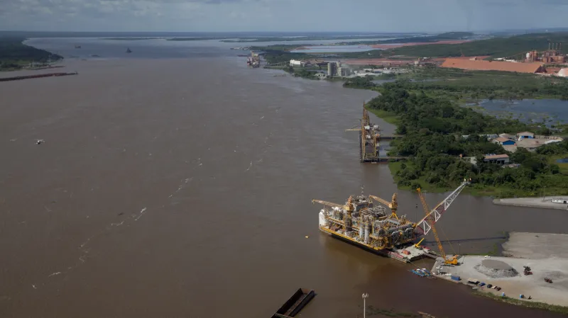 Těžba ropy ve Venezuele (snímek z roku 2011)