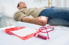 V Česku schází až sto tisíc dárců krve. V létě chodí k odběrům asi o čtvrtinu méně lidí