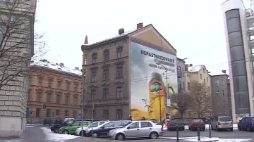 Velkoformátové bannery zakrývají řadu brněnských památek