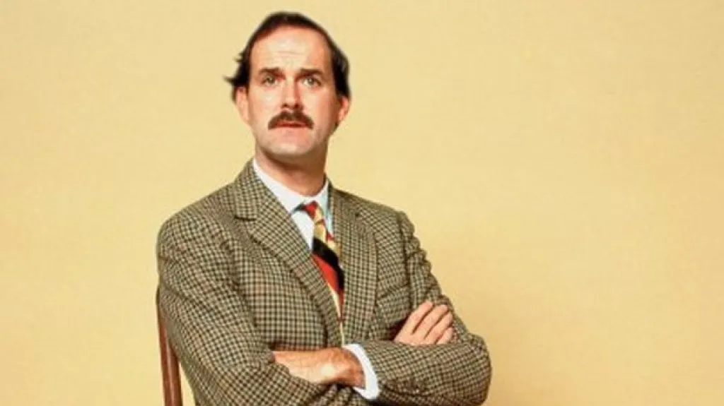 John Cleese v seriálu Hotýlek