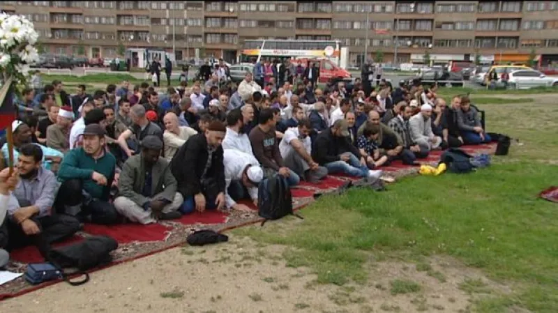 Předseda Ústředí muslimských obcí Muníb Hasan Alravi: "Kdyby vyzvali osobu nebo osoby, které jsou podezřelé, určitě by s