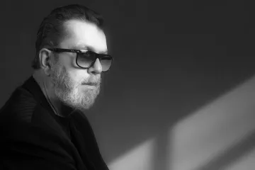 Richard Müller vydal album Čierna Labuť, Biela Vrana. „Působilo smutně na lidi i na mě,“ přiznává