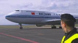 Bez komentáře: Letadlo čínského prezidenta přistálo v Praze