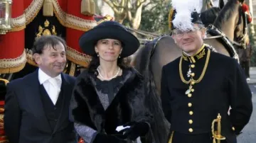 Michael Žantovský, jeho žena Jana a maršálek diplomatického sboru Charles Gray