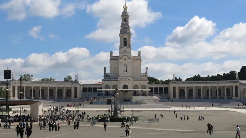 Fátima je jedním z nejznámějších katolických poutních míst světa