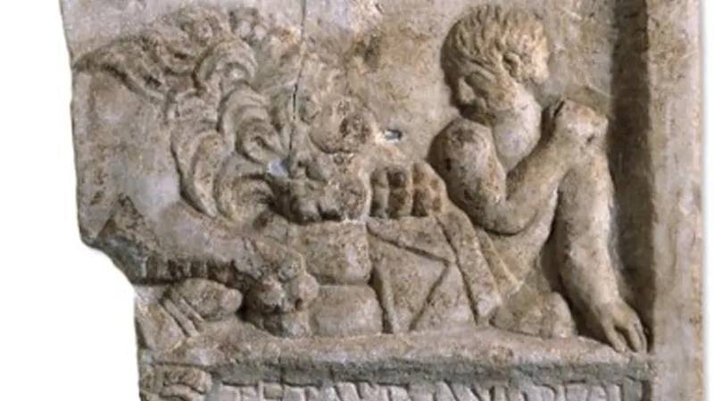 Mramorový reliéf, který ukazuje duel lva s gladiátorem