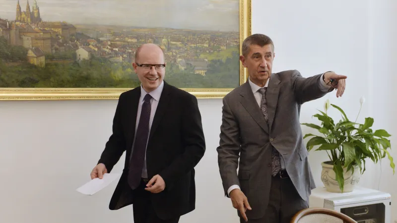 Premiér Bohuslav Sobotka (ČSSD) a ministr financí Andrej Babiš (ANO)