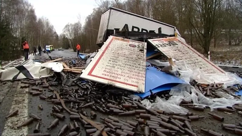 Nehoda kamionu zablokovala dopravu mezi Chebem a Mariánskými Lázněmi