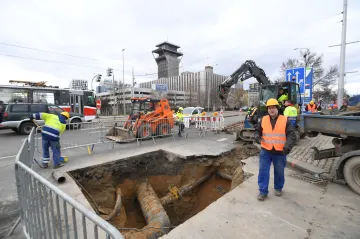 Pražská ulice Jana Želivského se uzavřela. Radnice Prahy 3 se obává dopravního kolapsu