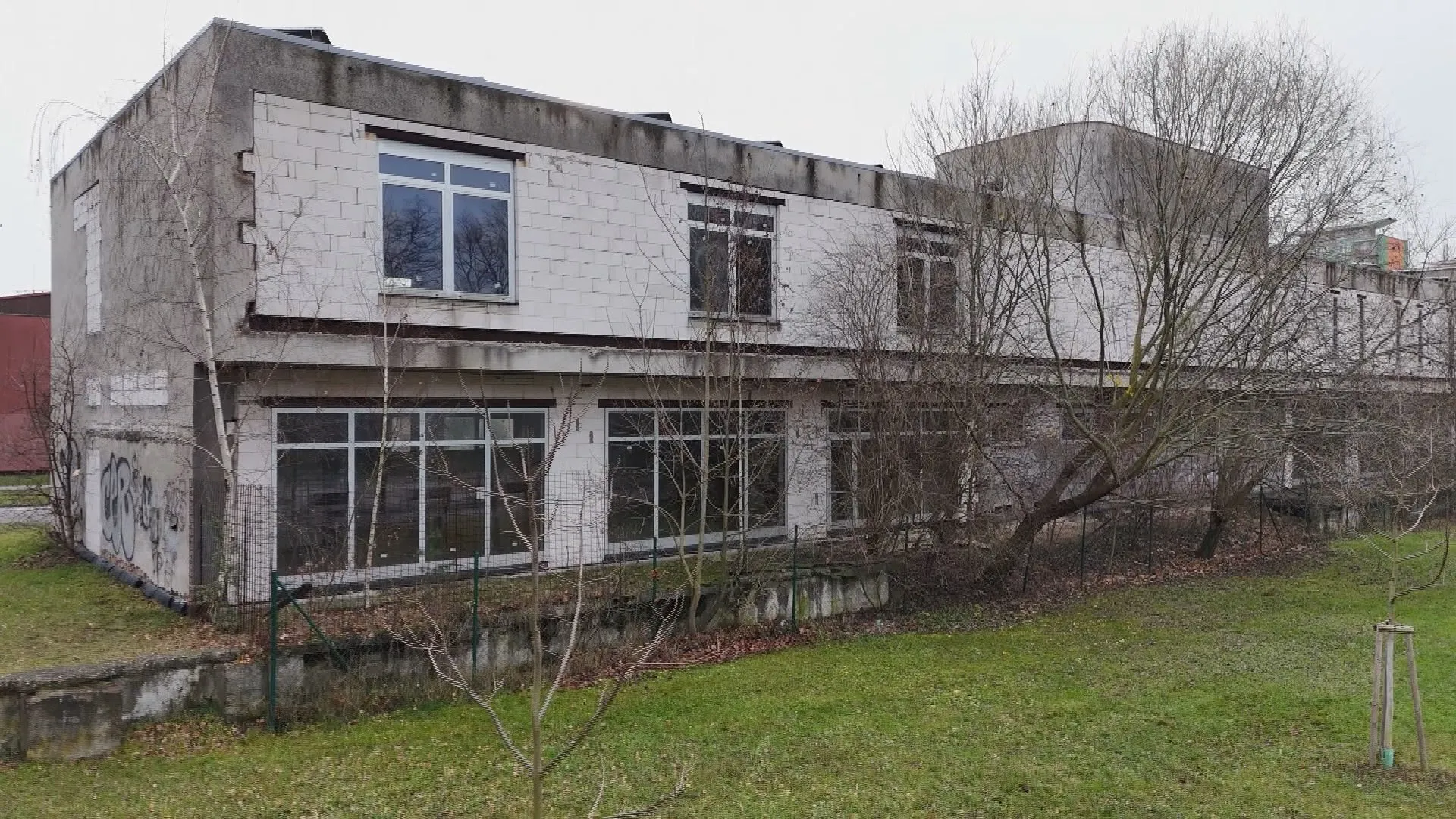 Obce tlačí vyšší daní vlastníky k péči o chátrající nemovitosti