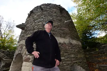 Vlastníma rukama postavil celý hrad. Neobjevený skvost pojmenoval Špacírštejn