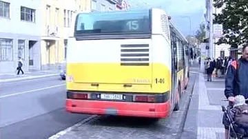 Autobus na zastávce
