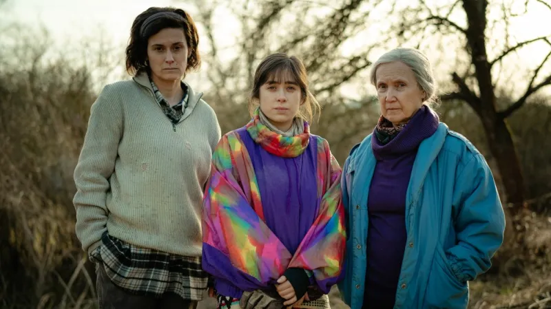 Lucie Štěpánková, Martina Czyžová a Milena Steinmasslová jako zástupkyně tří generací ve filmu Gerta Schnirch