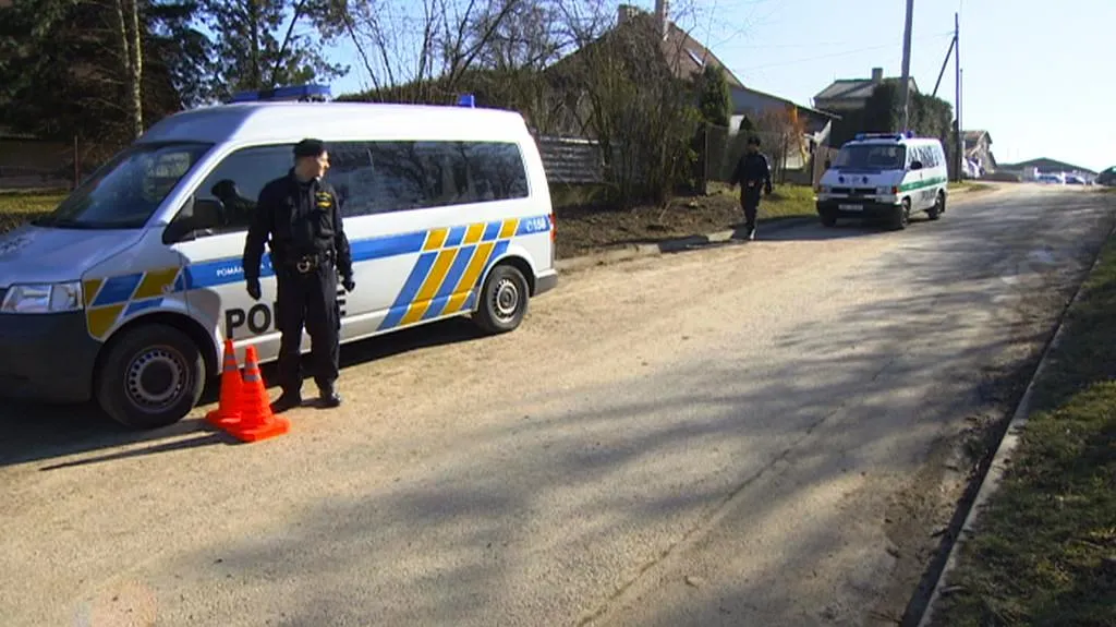 Policisté hlídají muniční sklad ve Slatině