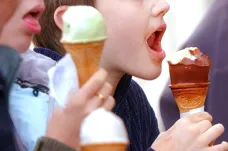 Obézní děti se vyhýbají pohledu na nezdravé jídlo, ukazuje brněnská studie