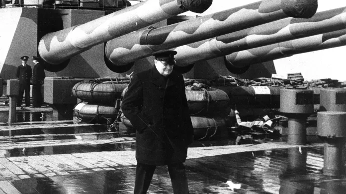 Winston Churchill na palubě lodi HMS Prince of Wales